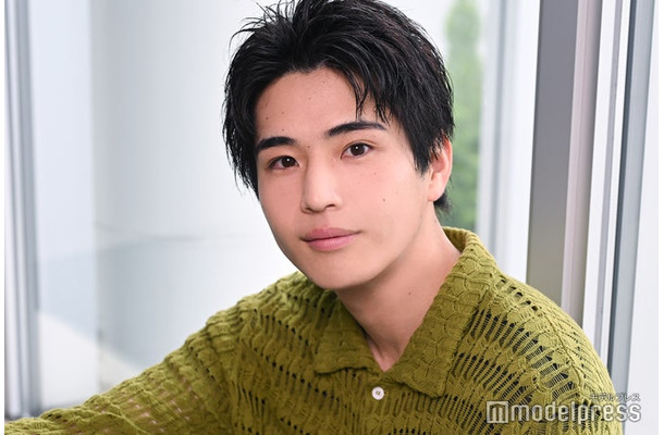 モデルプレスのインタビューに応じた中沢元紀（C）モデルプレス