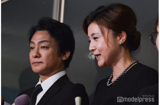 川村龍夫会長の通夜に参列した片岡愛之助、藤原紀香（C）モデルプレス