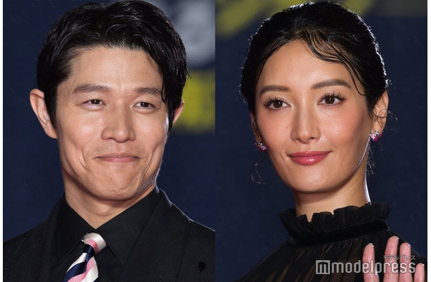 鈴木亮平、菜々緒（C）モデルプレス