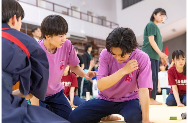 坂元愛登、齋藤潤「ちはやふる−めぐり−」第8話（C）日本テレビ