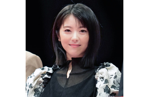 浜辺美波、25歳に！親友ら撮影の笑顔SHOTにファンほっこり「年々美しさが増していく」「可愛すぎます」