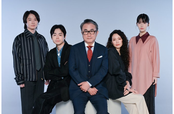 （左から）神木隆之介、菅田将暉、三谷幸喜、二階堂ふみ、浜辺美波（C）フジテレビ
