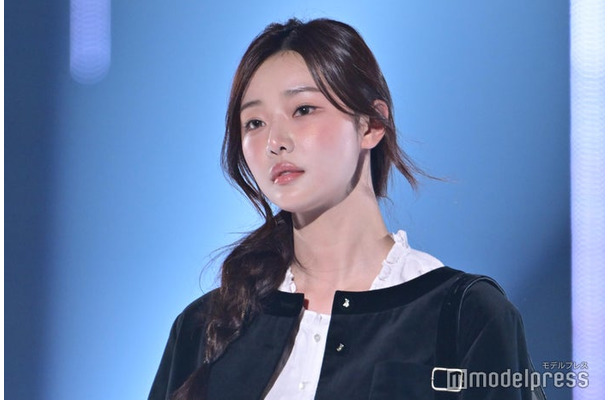 「脱出おひとり島4」参加美女、上品韓国コーデでスラリ美脚際立つ【TGC2025A/W】