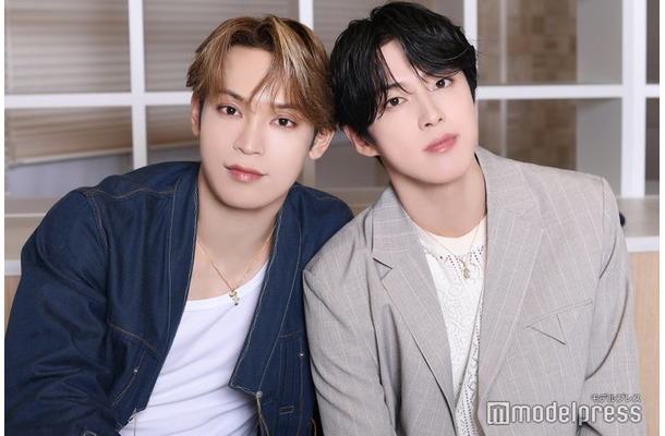 モデルプレスのインタビューに応じた與那城奨、河野純喜（C）モデルプレス