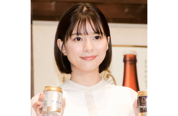 芳根京子、遊び心のある赤インナーヘアSHOTに絶賛の声「似合いすぎ」「ほんと可愛いっ」