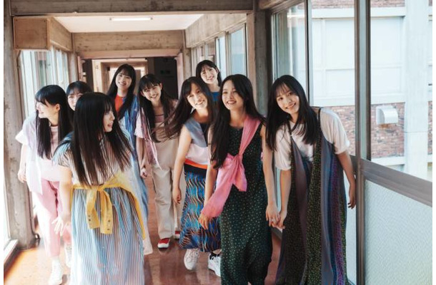 櫻坂46の4期生がカラフルな衣装でニッコリ！圧倒的な存在感＆多彩な個性が咲き乱れる