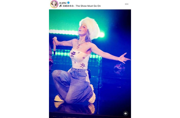 浜崎あゆみ、美デコルテ披露のステージSHOT！アジアツアー後半戦への想いに「気合い最高」「頑張れ！！」の声