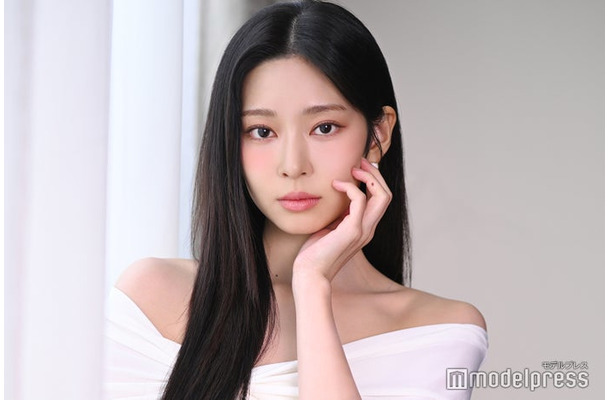 モデルプレスのインタビューに応じたキム・ミンジュ（C）モデルプレス