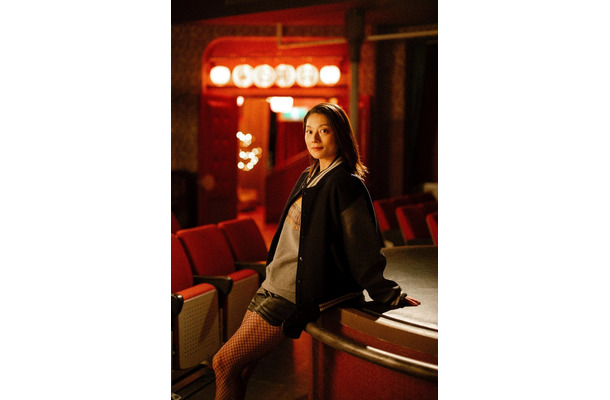 小池栄子「もしもこの世が舞台なら、楽屋はどこにあるのだろう」（C）フジテレビ