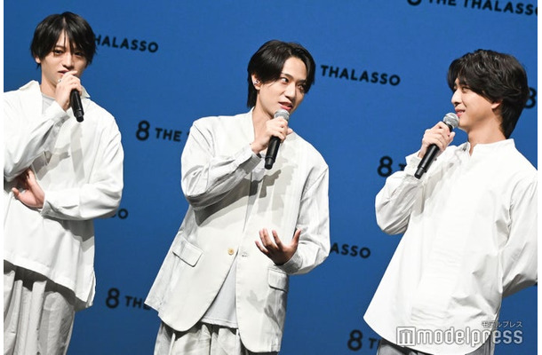 篠塚大輝に向けてかき上げについて弁明する橋本将生/猪俣周杜、橋本将生、寺西拓人(C)モデルプレス