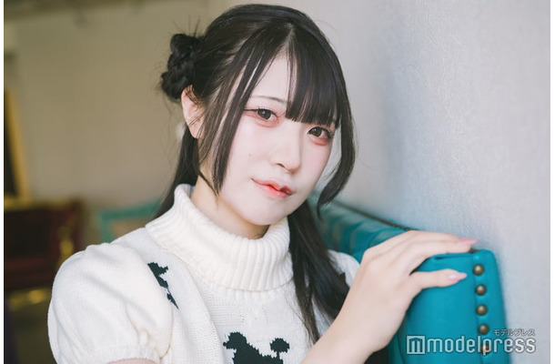 モデルプレスのインタビューに応じた蓑原晴花さん（C）モデルプレス