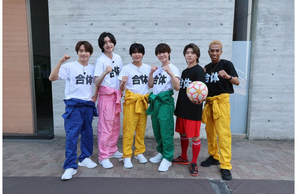 藤原丈一郎、道枝駿佑、長尾謙杜、大橋和也、末澤誠也、草間リチャード敬太（C）カンテレ