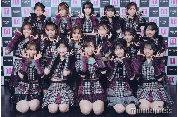 AKB48／（後列左から）正鋳真優、平田侑希、橋本恵理子、山崎空、永野芹佳（中列）下尾みう、大盛真歩、水島美結、千葉恵里、向井地美音、山内瑞葵（前列）倉野尾成美、八木愛月、小栗有以、佐藤綺星、秋山由奈（C）モデルプレス