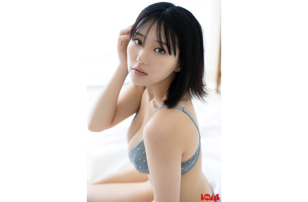 田中美久、ふっくら美谷間が眩しい水着SHOT披露！表紙を務める「BOMB Premium」が異例の増刷