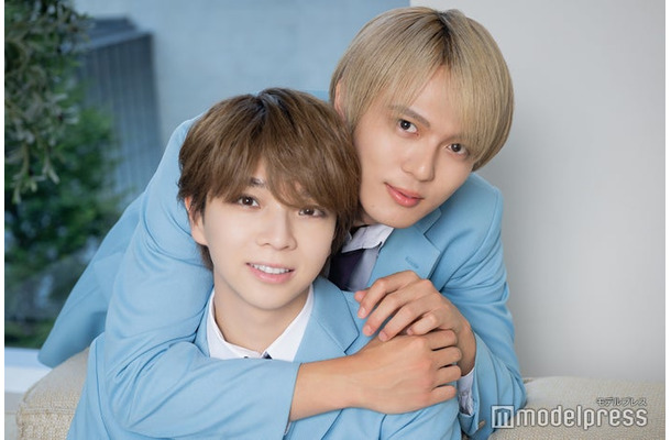 モデルプレスのインタビューに応じた塩崎太智、加藤大悟（C）モデルプレス