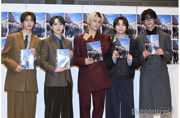 (左から)山中柔太朗、吉田仁人、佐野勇斗、塩崎太智、曽野舜太(C)モデルプレス