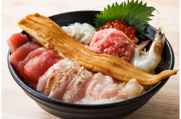 かに船・ふくしま海鮮丼ブース_ノドグロ入りふくしま全部のせ8種丼（提供画像）