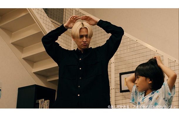 白岩瑠姫、佐藤大空「天才外科医・成瀬のふわとろオムライスは罪ですか?」(C)あしだかおる・アオイセイ/ぶんか社/カンテレ