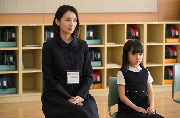 波瑠、池村碧彩「フェイクマミー」第2話（C）TBS