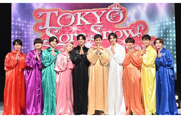 (左から)宮舘涼太、深澤辰哉、阿部亮平、佐久間大介、目黒蓮、沢村一樹、ラウール、向井康二、岩本照、渡辺翔太(C)TBS