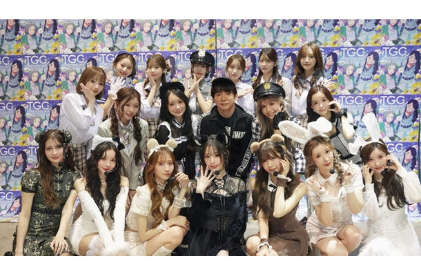 「TGC北九州」での「チャンス学校チェンジ科」ステージ出演者と濱口優／画像提供：ABEMA番組「チャンス学校チェンジ科」