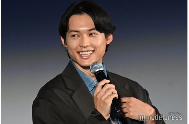 生解説で2ミスしたことを嘆く松村北斗（C）モデルプレス