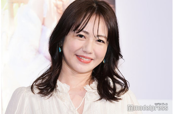 「余韻」発売記念会見に出席した磯山さやか(C)モデルプレス