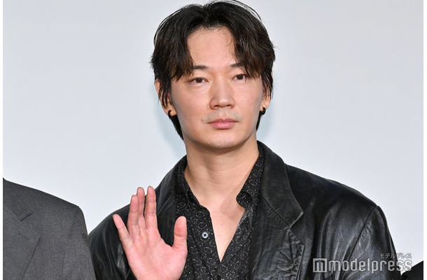 「愚か者の⾝分」公開記念舞台挨拶に出席した綾野剛（C）モデルプレス