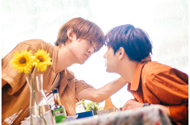 向井康二、森崎ウィン(C)2025『(LOVE SONG)』製作委員会