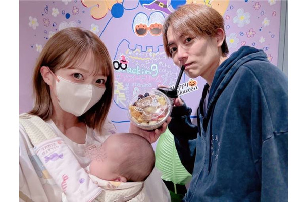 「親も胸痛い」辻希美、生後2ヶ月次女の“初めての”予防接種を報告&親子3SHOTも公開