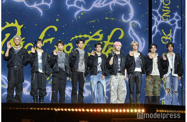 &TEAM/(左から)MAKI、TAKI、HARUA、JO、YUMA、NICHOLAS、K、FUMA、EJ(C)モデルプレス