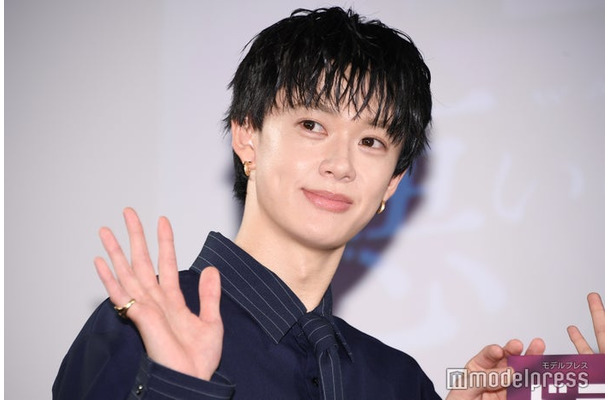 現場のムードメーカー小川史記(C)モデルプレス