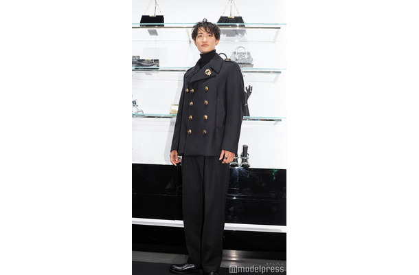 150万超えのアイテムを身をまとい登場した岩本照（C）モデルプレス