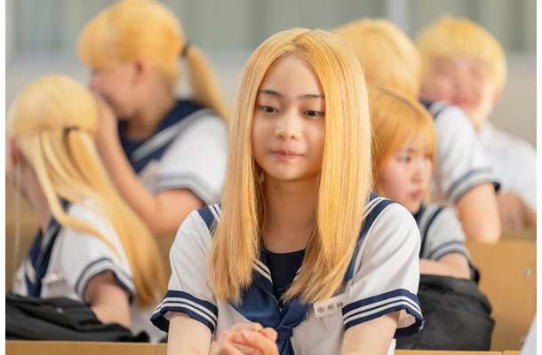 白鳥玉季（C）2025「金髪」製作委員会