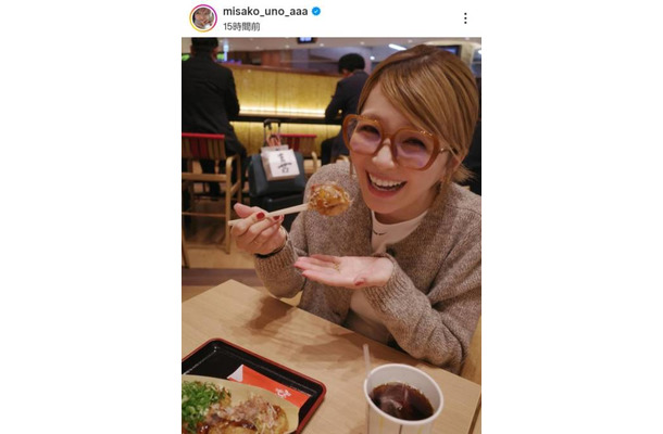 宇野実彩子、たこ焼きを堪能する笑顔SHOTに反響「可愛すぎる」「ママに見えないくらい綺麗」