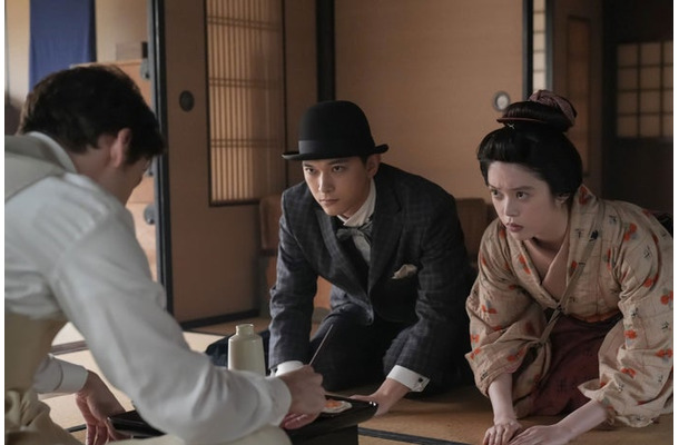 トミー・バストウ、吉沢亮、高石あかり「ばけばけ」第36話（C）NHK