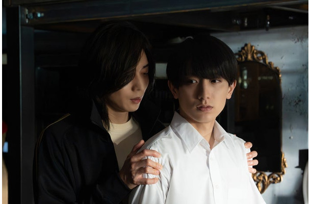 染谷俊之、小西詠斗「UNREAL-不条理雑貨店-」最終話(C)「UNREAL-不条理雑貨店-」製作委員会