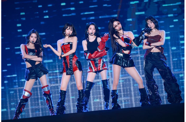 LE SSERAFIM/HONG EUNCHAE、KIM CHAEWON、SAKURA、HUH YUNJIN、KAZUHA(P)&(C)SOURCE MUSIC