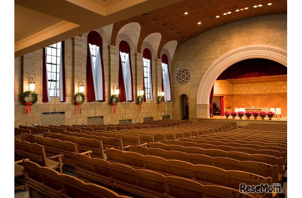 クリスマス礼拝が行われるエミリー・ホワイト・スミス記念講堂