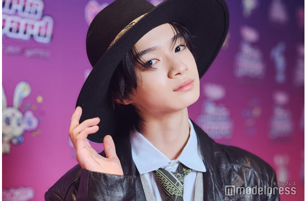 モデルプレスのインタビューに応じた越山敬達（C）モデルプレス