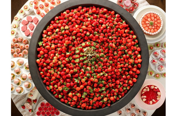 恋するいちごビュッフェ~It’s Strawesome!~(提供写真)