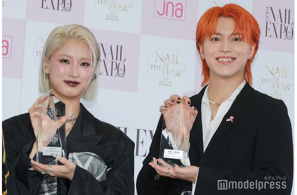 「ネイルオブザイヤー2025」を受賞したMOMOKA、松尾太陽(C)モデルプレス