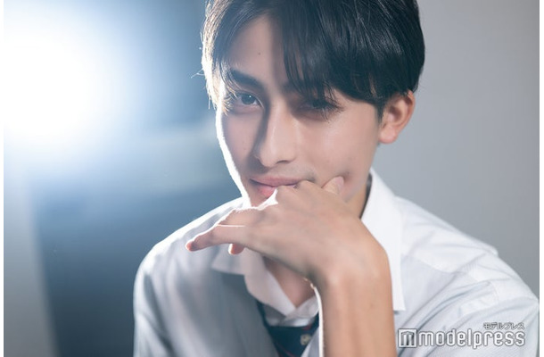 モデルプレスのインタビューに応じた吹澤輝くん(C)モデルプレス