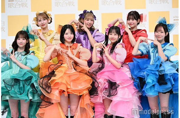 FRUITS ZIPPER（前列左から）櫻井優衣、鎮西寿々歌、松本かれん、真中まな（後列左から）早瀬ノエル、仲川瑠夏、月足天音（C）モデルプレス