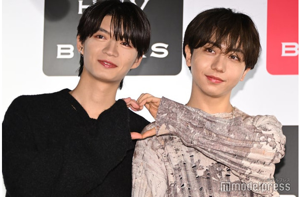 朝5時まで漫才ネタ打ち合わせしていた杢代和人、長野凌大（C）モデルプレス