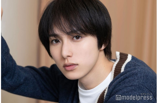 モデルプレスのインタビューに応じた尾崎匠海(C)モデルプレス