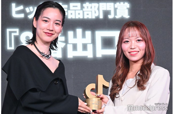 「TikTokトレンド大賞2025」に出席したのん、舘野はづき氏(C)モデルプレス