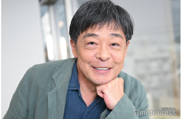モデルプレスのインタビューに応じた光石研（C）モデルプレス