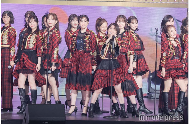 宮澤佐江、指原莉乃、小嶋陽菜、前田敦子、大島優子、篠田麻里子、柏木由紀、高橋みなみ（C）モデルプレス