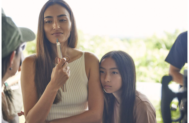 長谷川潤さんが12歳の娘とCMで初共演。オファー時は「違うと思う」から共演を決意するに至った「今思い出しても泣いてしまう」理由とは